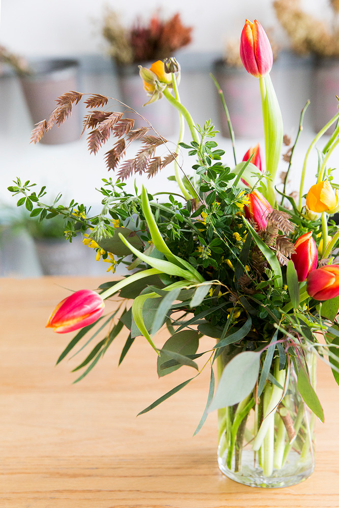 Asymmetrical Tulip Bouquet Ideas: Creative Arrangements